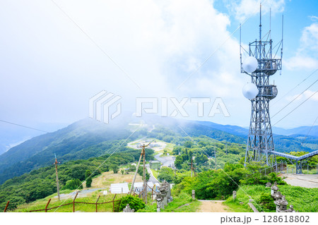夏の背振山山頂から見た景色 佐賀県神埼市 夏の背振山山頂から見た景色 佐賀県神埼市 128618802