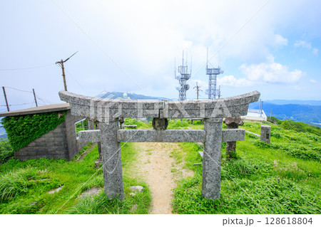 夏の脊振山上宮 弁財天 佐賀県神埼市 夏の脊振山上宮 弁財天 佐賀県神埼市 128618804
