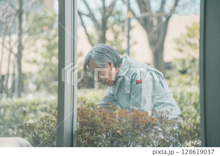 80 year olds 128619037