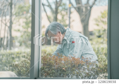 80 year olds 128619038