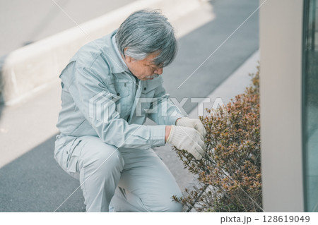 80 year olds 128619049