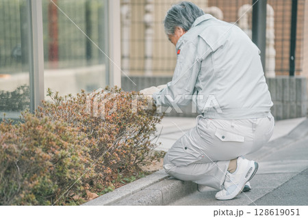 80 year olds 128619051