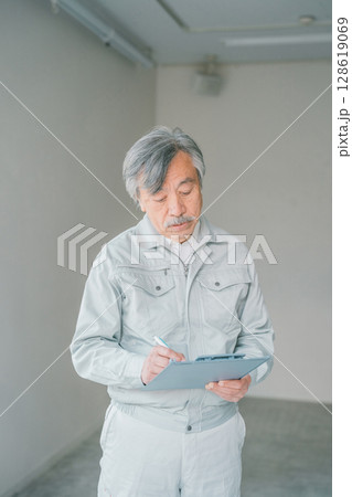 80 year olds 128619069