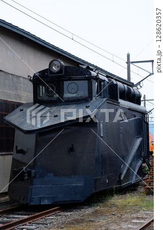 弘南鉄道大鰐線津軽大沢駅に留置されているキ105ラッセル雪掻車 128620357