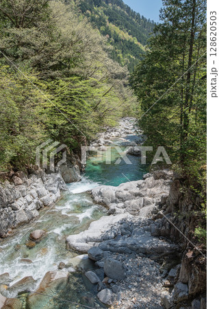 長野阿寺渓谷のトレッキング 長野阿寺渓谷のトレッキング 128620503