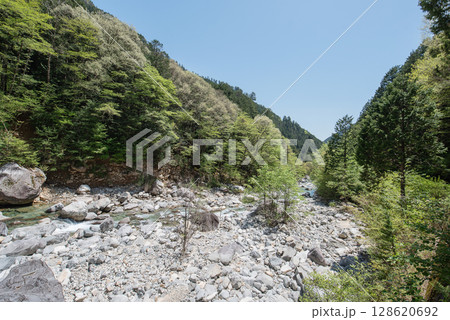 長野阿寺渓谷のトレッキング 128620692