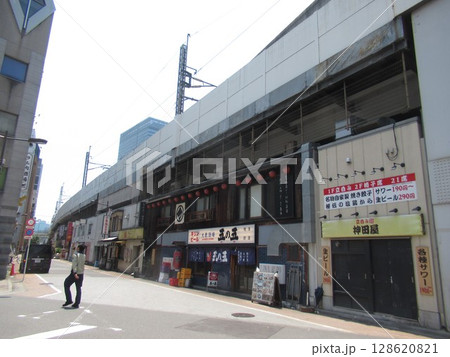 神田駅ガード下付近 128620821