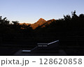 石鎚山(天狗岳)の朝焼け 128620858