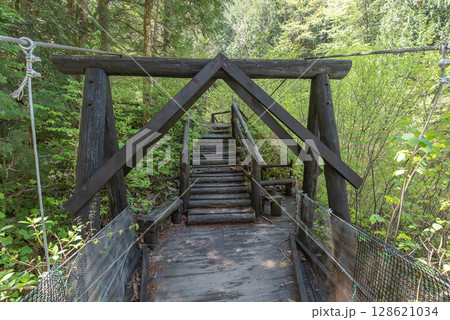 長野阿寺渓谷のトレッキング 128621034