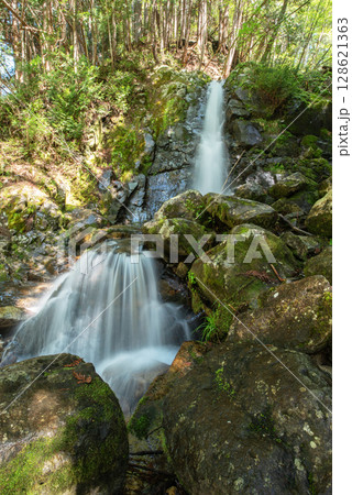長野阿寺渓谷のトレッキング 128621363