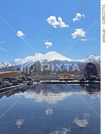 Vertical outdoor park, mount Fuji mountain in Japan countryside 128621751