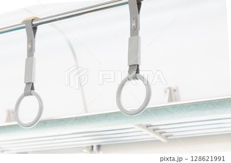 通勤〜吊り革のイメージ01 128621991