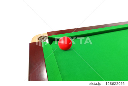 Red snooker ball on the snooker table, left corner of the table. 128622063