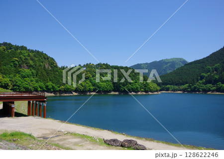 愛媛県四国中央市 金砂湖畔公園 愛媛県四国中央市 金砂湖畔公園 128622246