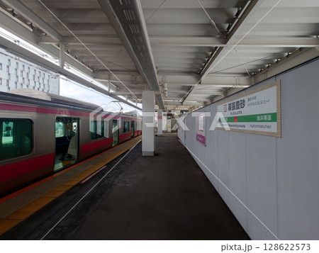 幕張豊砂駅プラットホーム 128622573