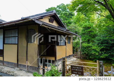 犬山氏にある日本庭園・有楽苑（国宝茶室・如庵） 128625612