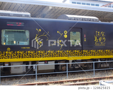 尾道駅に停車するはなあかり(広島県尾道市)2025年6月 尾道駅に停車するはなあかり(広島県尾道市)2025年6月 128625815