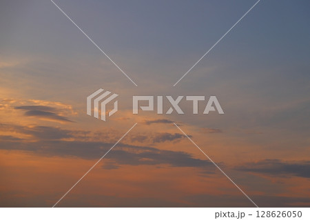 夕焼け空 雲 空のみ 夕焼け空 雲 空のみ 128626050