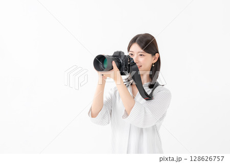 カメラを持った女性	 128626757