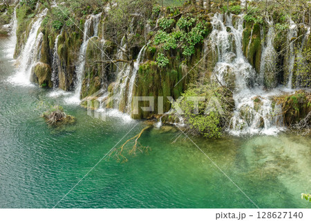 upper view of Plitvice Lakes National Park. spectacular waterfalls, lakes and flora in Croatia 128627140