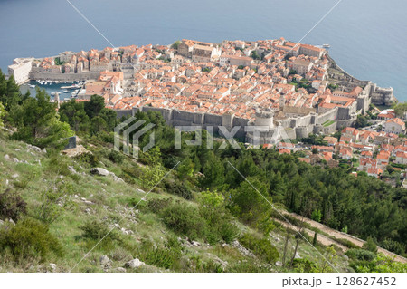 panoramic aerial view of the old town of Dubrovnik in the bay of Adriatic Sea. Croatia panoramic aerial view of the old town of Dubrovnik in the bay of Adriatic Sea. Croatia 128627452