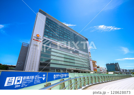 日本の横浜都市景観 7月。新横浜駅などを望む。新時代へ…=19日 日本の横浜都市景観 7月。新横浜駅などを望む。新時代へ…=19日 128628073