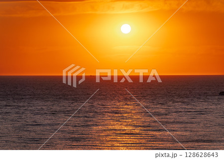 Beautiful red and orange sunrise over the sea. 128628643