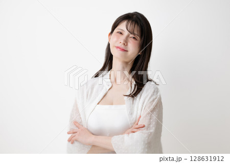 笑顔のミドル女性 笑顔のミドル女性 128631912