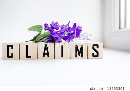 A word about the claims on wooden blocks for filing cabinets 128633914