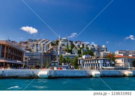Beautiful Istanbul cityscape view from cruise sailing to Bosphorus,Turkey 128633992