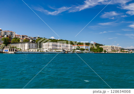 Beautiful Istanbul cityscape view from cruise sailing to Bosphorus,Turkey 128634008