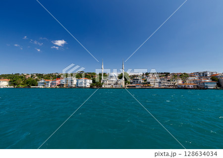 Beautiful Istanbul cityscape view from cruise sailing to Bosphorus,Turkey 128634034