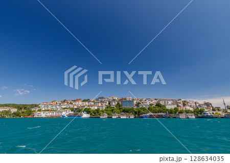 Beautiful Istanbul cityscape view from cruise sailing to Bosphorus,Turkey 128634035