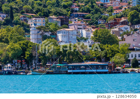 Beautiful Istanbul cityscape view from cruise sailing to Bosphorus,Turkey 128634050