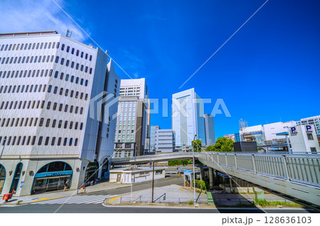 日本の横浜都市景観 7月。桜木町駅 新南口(市役所口)やホテルメッツ、横浜市役所など望む=19日 日本の横浜都市景観 7月。桜木町駅 新南口(市役所口)やホテルメッツ、横浜市役所など望む=19日 128636103