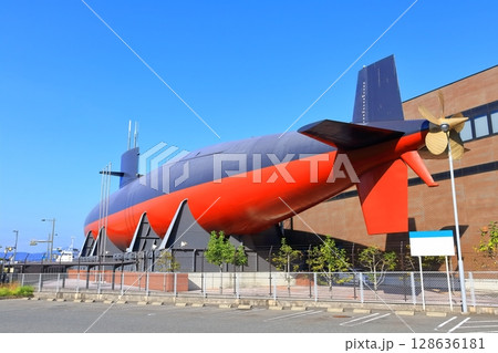 【広島県】秋空の潜水艦あきしお（てつのくじら） 128636181