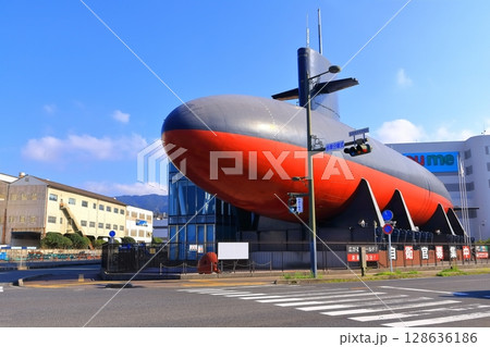【広島県】秋空の潜水艦あきしお（てつのくじら） 128636186