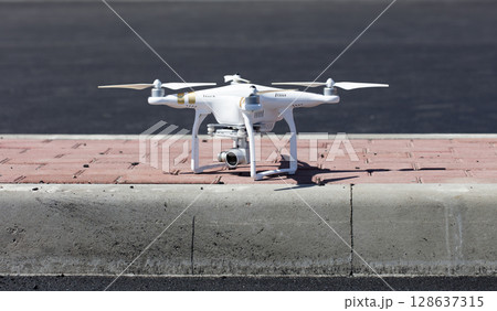 drone, preparation for take-off 128637315