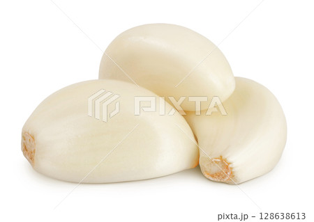 garlic cloves isolated on white background close up 128638613