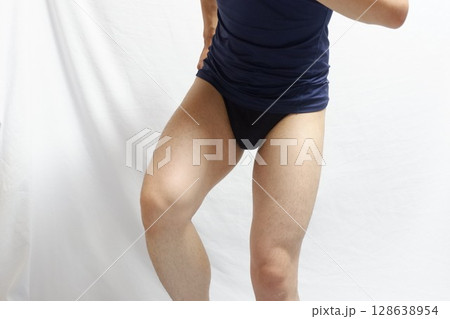 運動する男 運動する男 128638954