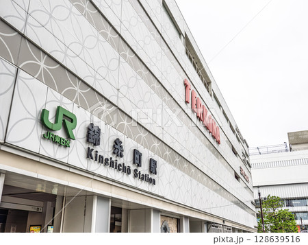 JR東日本「錦糸町駅」南口の駅名表示 JR東日本「錦糸町駅」南口の駅名表示 128639516