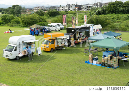 夏のイベント　燈篭流し 128639552