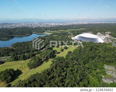 西武球場と多摩湖 西武球場と多摩湖 128639802