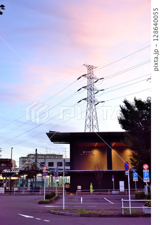 昭島市 始発前の静かな東中神駅 昭島市 始発前の静かな東中神駅 128640055