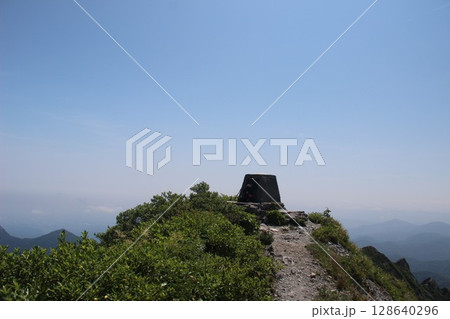 大山最高峰 ”剣ヶ峰”山頂!『日本100名山』鳥取県「伯耆大山」稜線 登山道・登山初心者 vlog 大山最高峰 ”剣ヶ峰”山頂!『日本100名山』鳥取県「伯耆大山」稜線 登山道・登山初心者 vlog 128640296