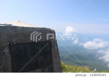 大山最高峰 ”剣ヶ峰”山頂!『日本100名山』鳥取県「伯耆大山」稜線 登山道・登山初心者 vlog 大山最高峰 ”剣ヶ峰”山頂!『日本100名山』鳥取県「伯耆大山」稜線 登山道・登山初心者 vlog 128640301