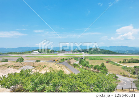 【コウノトリ但馬空港】 兵庫県豊岡市岩井 128640331