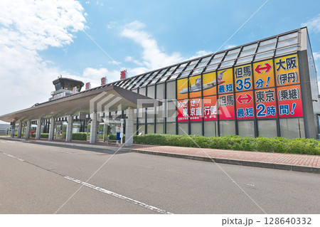 【コウノトリ但馬空港】 兵庫県豊岡市岩井 【コウノトリ但馬空港】 兵庫県豊岡市岩井 128640332