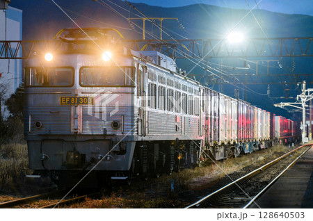 JR貨物のEF81 303号機 銀釜 JR貨物のEF81 303号機 銀釜 128640503