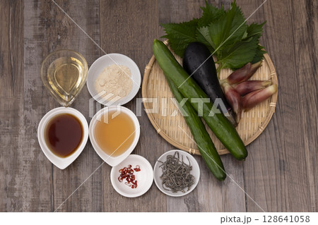 夏野菜の浅漬けを作る工程　　浅漬けを作る材料 128641058